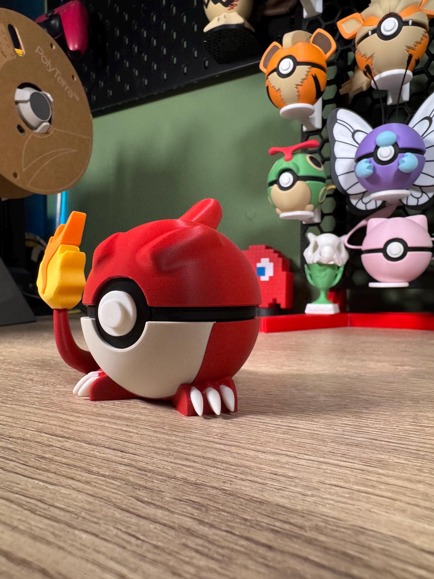 Charmeleon Themed Poké Ball Display – 3D Printed Pokémon Collectible Decoration